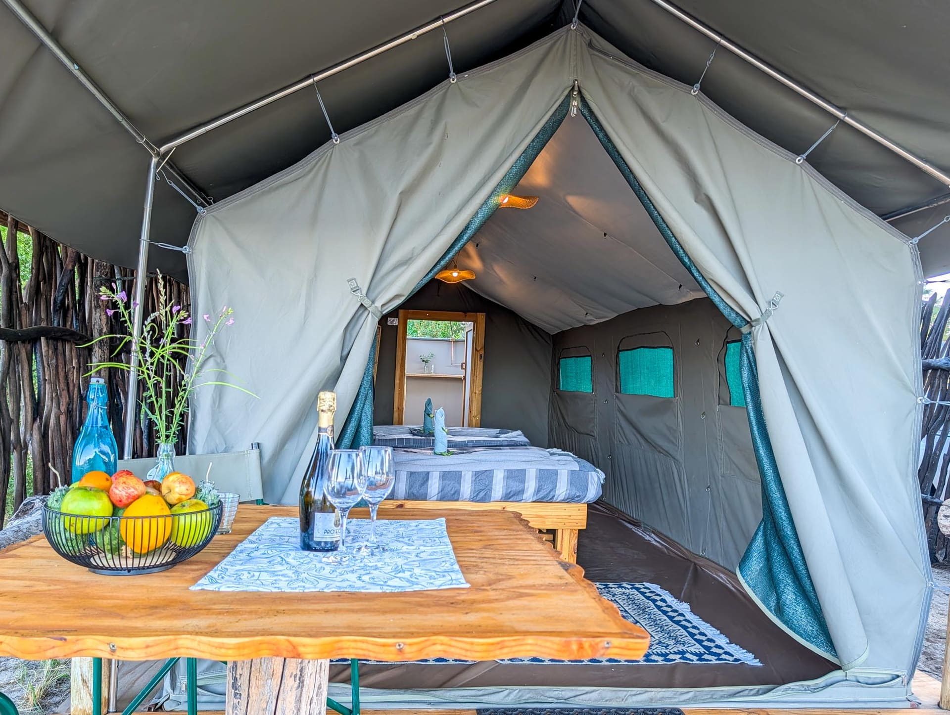 Tenda safari con veranda al Naledi Camp